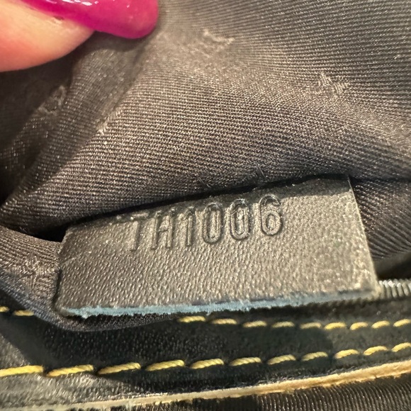 Authentic Louis Vuitton Suhali PM bag - Picture 11 of 13